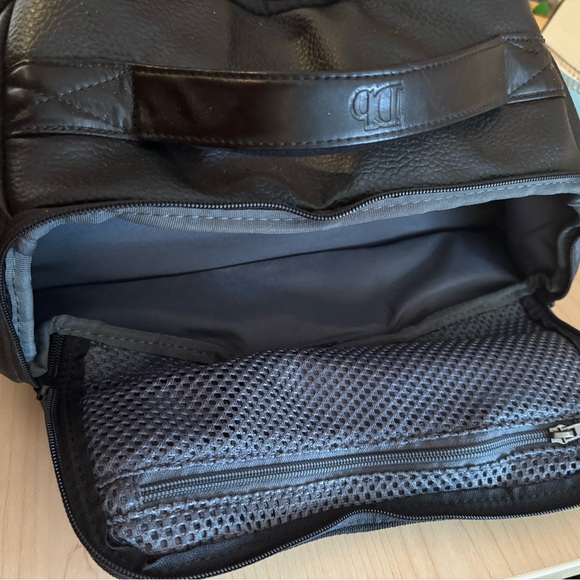 DB Travel Black Leather Backpack/Bag - Picture 3 of 4